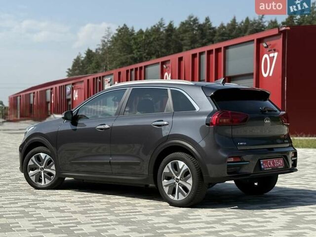 Сірий Кіа Niro, об'ємом двигуна 0 л та пробігом 82 тис. км за 20500 $, фото 4 на Automoto.ua