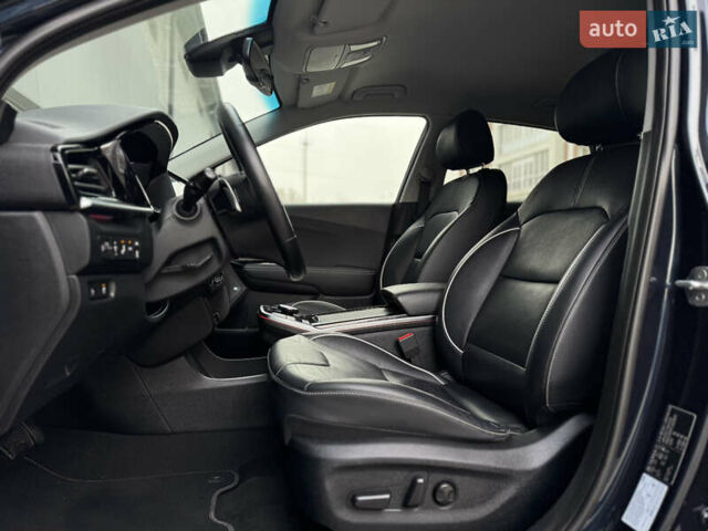 Серый Киа Niro, объемом двигателя 0 л и пробегом 156 тыс. км за 18500 $, фото 56 на Automoto.ua