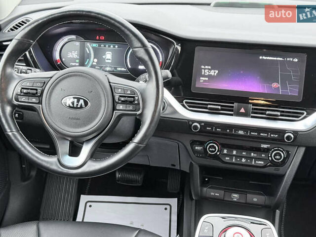 Серый Киа Niro, объемом двигателя 0 л и пробегом 126 тыс. км за 21500 $, фото 16 на Automoto.ua