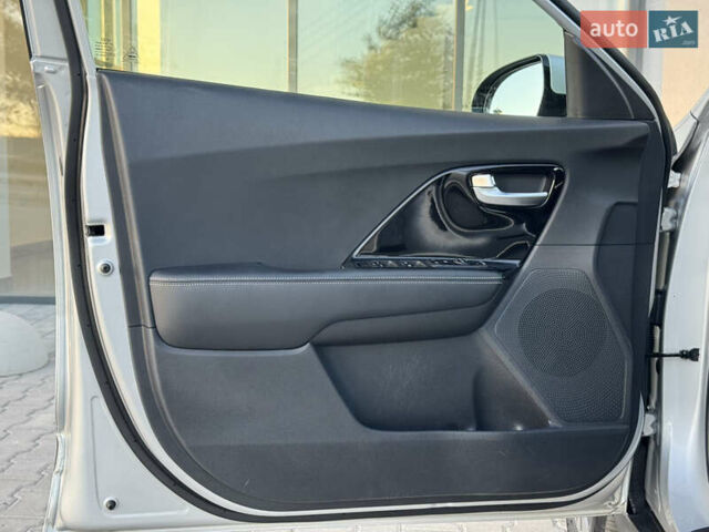Серый Киа Niro, объемом двигателя 0 л и пробегом 139 тыс. км за 17699 $, фото 21 на Automoto.ua