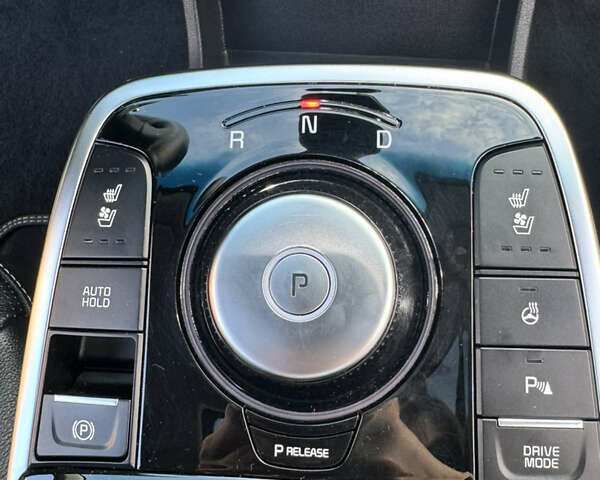 Серый Киа Niro, объемом двигателя 0 л и пробегом 93 тыс. км за 22500 $, фото 18 на Automoto.ua