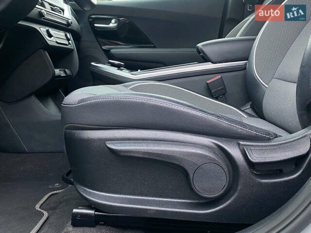 Сірий Кіа Niro, об'ємом двигуна 0 л та пробігом 63 тис. км за 20899 $, фото 31 на Automoto.ua