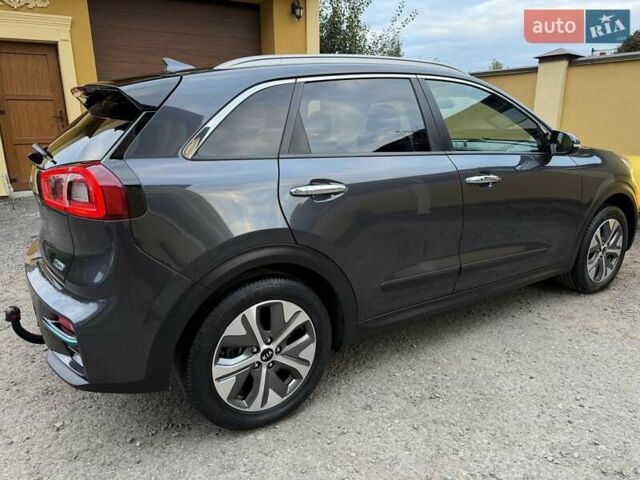 Киа Niro 2020 в Львове на Automoto.ua Серый Киа Niro, объемом двигателя 0 л и пробегом 136 тыс. км за 17950 $, фото 6 на Automoto.ua