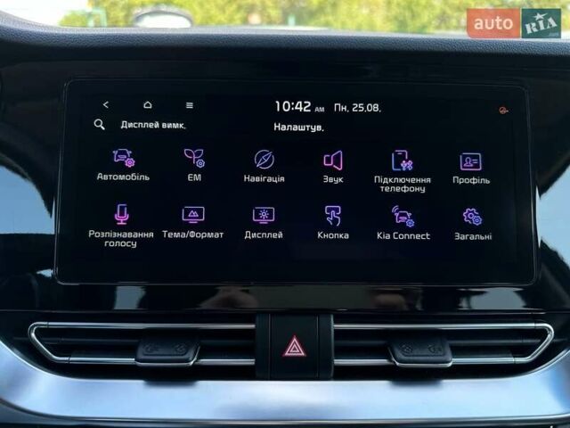 Серый Киа Niro, объемом двигателя 0 л и пробегом 97 тыс. км за 23200 $, фото 49 на Automoto.ua