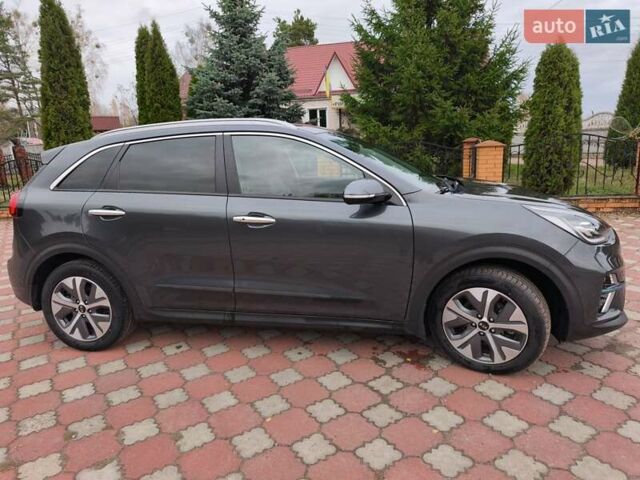 Серый Киа Niro, объемом двигателя 0 л и пробегом 58 тыс. км за 23800 $, фото 3 на Automoto.ua