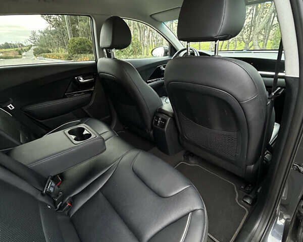 Сірий Кіа Niro, об'ємом двигуна 0 л та пробігом 113 тис. км за 19580 $, фото 18 на Automoto.ua