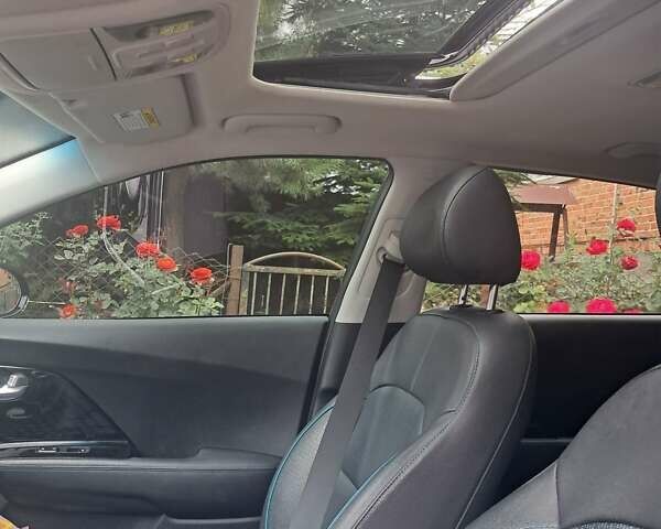 Серый Киа Niro, объемом двигателя 0 л и пробегом 89 тыс. км за 20500 $, фото 19 на Automoto.ua