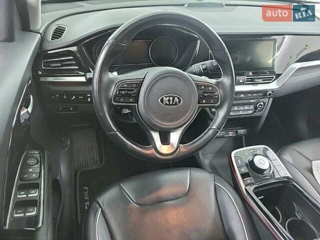 Серый Киа Niro, объемом двигателя 0 л и пробегом 160 тыс. км за 18950 $, фото 6 на Automoto.ua