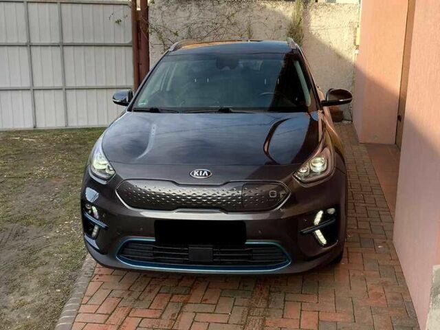 Серый Киа Niro, объемом двигателя 0 л и пробегом 118 тыс. км за 15900 $, фото 3 на Automoto.ua