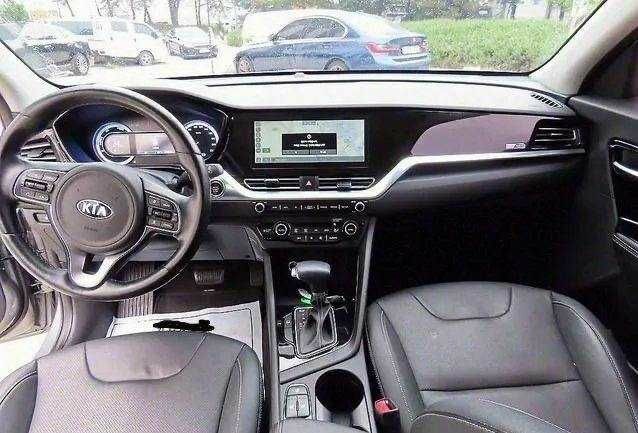 Серый Киа Niro, объемом двигателя 0 л и пробегом 44 тыс. км за 17500 $, фото 5 на Automoto.ua