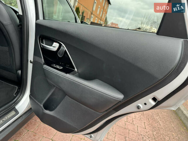 Серый Киа Niro, объемом двигателя 0 л и пробегом 118 тыс. км за 19350 $, фото 117 на Automoto.ua