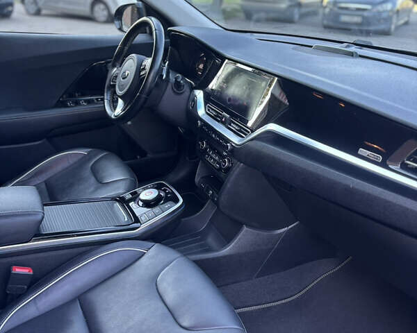 Сірий Кіа Niro, об'ємом двигуна 0 л та пробігом 72 тис. км за 19200 $, фото 14 на Automoto.ua