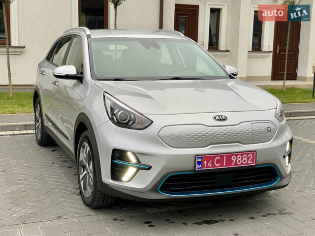 Сірий Кіа Niro, об'ємом двигуна 0 л та пробігом 63 тис. км за 20899 $, фото 6 на Automoto.ua