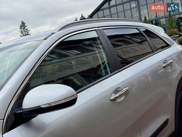 Сірий Кіа Niro, об'ємом двигуна 0 л та пробігом 118 тис. км за 19300 $, фото 15 на Automoto.ua