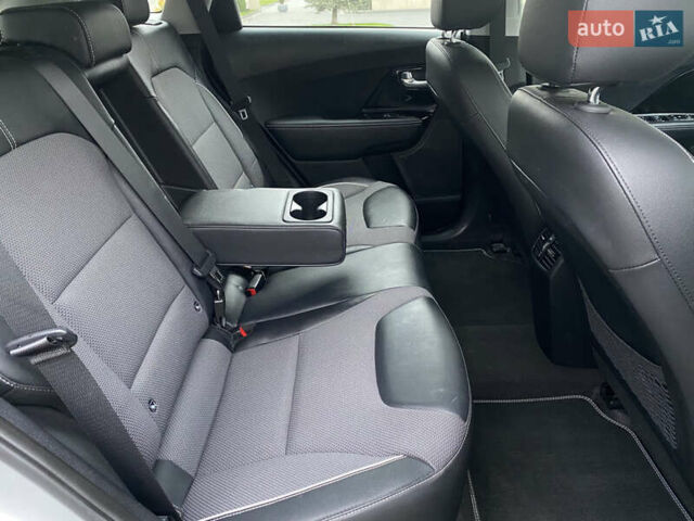 Сірий Кіа Niro, об'ємом двигуна 0 л та пробігом 63 тис. км за 20899 $, фото 44 на Automoto.ua