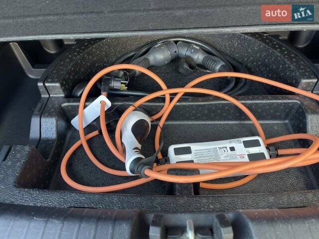 Серый Киа Niro, объемом двигателя 0 л и пробегом 125 тыс. км за 19250 $, фото 8 на Automoto.ua