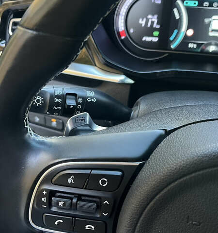 Сірий Кіа Niro, об'ємом двигуна 0 л та пробігом 114 тис. км за 19400 $, фото 22 на Automoto.ua