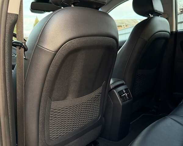 Сірий Кіа Niro, об'ємом двигуна 0 л та пробігом 118 тис. км за 20499 $, фото 70 на Automoto.ua