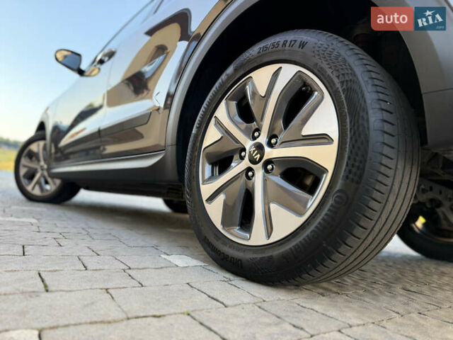 Серый Киа Niro, объемом двигателя 0 л и пробегом 145 тыс. км за 18800 $, фото 55 на Automoto.ua