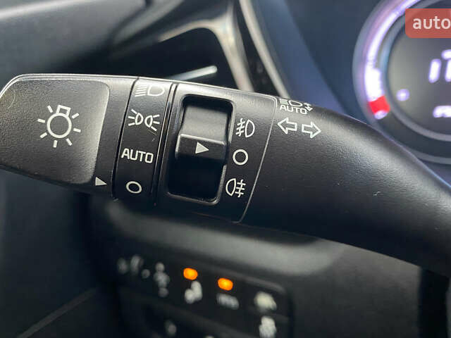 Сірий Кіа Niro, об'ємом двигуна 0 л та пробігом 158 тис. км за 19950 $, фото 14 на Automoto.ua