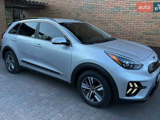 Серый Киа Niro, объемом двигателя 1.58 л и пробегом 67 тыс. км за 22600 $, фото 1 на Automoto.ua