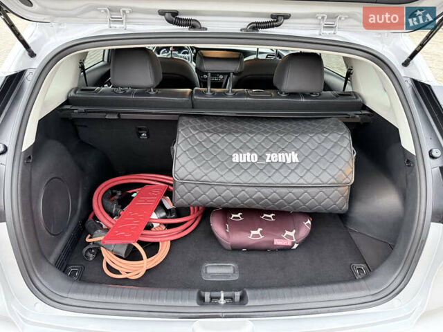 Серый Киа Niro, объемом двигателя 0 л и пробегом 126 тыс. км за 21500 $, фото 33 на Automoto.ua