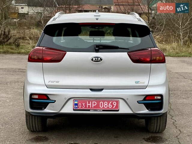 Серый Киа Niro, объемом двигателя 0 л и пробегом 95 тыс. км за 17200 $, фото 5 на Automoto.ua