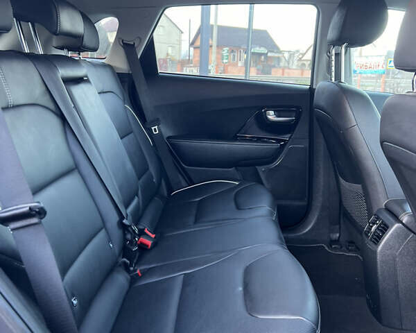 Серый Киа Niro, объемом двигателя 0 л и пробегом 133 тыс. км за 19500 $, фото 23 на Automoto.ua