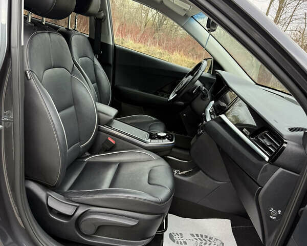 Серый Киа Niro, объемом двигателя 0 л и пробегом 120 тыс. км за 19750 $, фото 16 на Automoto.ua