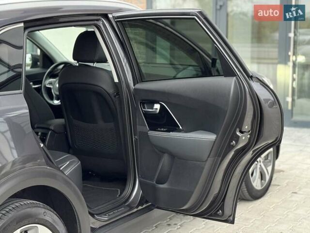 Серый Киа Niro, объемом двигателя 0 л и пробегом 150 тыс. км за 18500 $, фото 62 на Automoto.ua