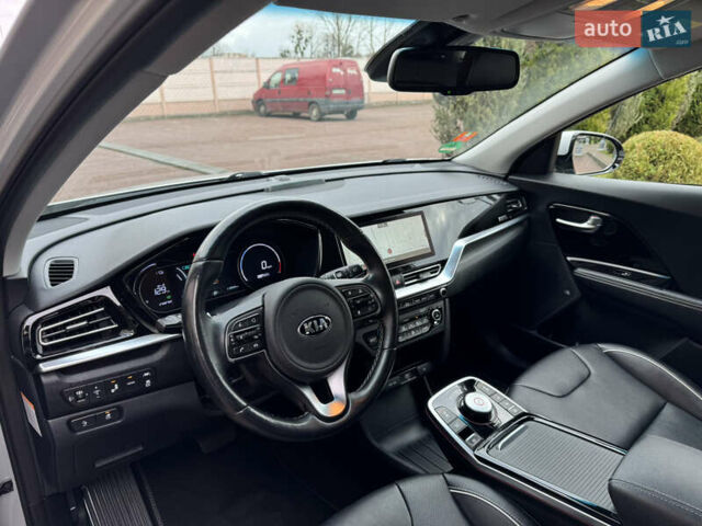 Серый Киа Niro, объемом двигателя 0 л и пробегом 118 тыс. км за 19350 $, фото 75 на Automoto.ua