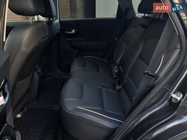 Серый Киа Niro, объемом двигателя 0 л и пробегом 144 тыс. км за 17250 $, фото 27 на Automoto.ua