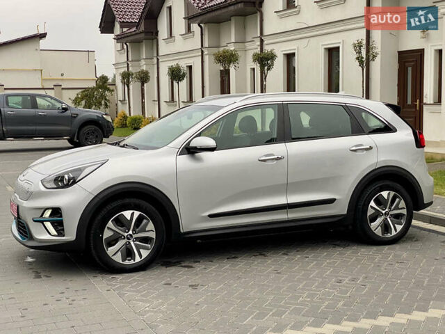 Сірий Кіа Niro, об'ємом двигуна 0 л та пробігом 63 тис. км за 20899 $, фото 25 на Automoto.ua