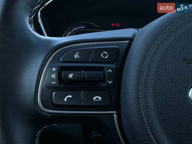 Сірий Кіа Niro, об'ємом двигуна 0 л та пробігом 58 тис. км за 23400 $, фото 45 на Automoto.ua