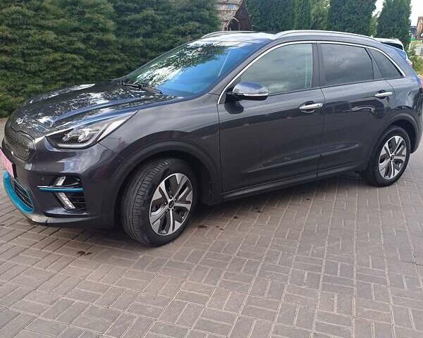 Серый Киа Niro, объемом двигателя 0 л и пробегом 170 тыс. км за 18600 $, фото 19 на Automoto.ua