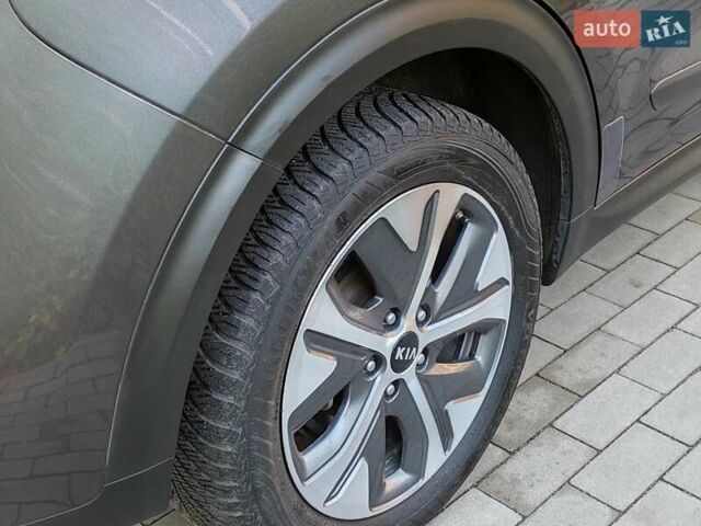 Киа Niro 2020 в Ровно на Automoto.ua Серый Киа Niro, объемом двигателя 0 л и пробегом 125 тыс. км за 19850 $, фото 26 на Automoto.ua
