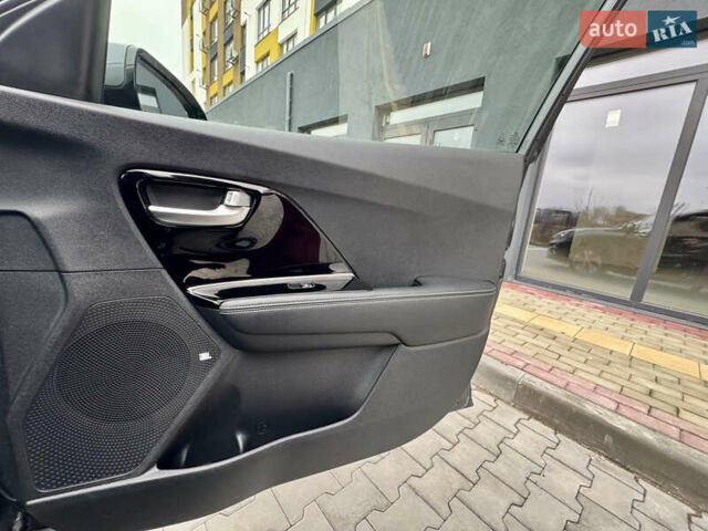 Серый Киа Niro, объемом двигателя 0 л и пробегом 109 тыс. км за 20500 $, фото 22 на Automoto.ua