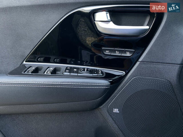 Сірий Кіа Niro, об'ємом двигуна 0 л та пробігом 116 тис. км за 21800 $, фото 8 на Automoto.ua