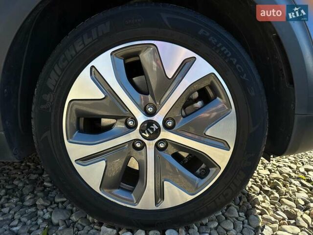 Сірий Кіа Niro, об'ємом двигуна 0 л та пробігом 58 тис. км за 23400 $, фото 28 на Automoto.ua