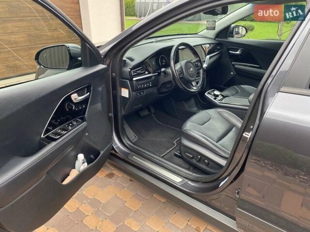 Серый Киа Niro, объемом двигателя 0 л и пробегом 117 тыс. км за 20470 $, фото 14 на Automoto.ua