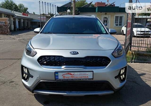 Серый Киа Niro, объемом двигателя 1.6 л и пробегом 4 тыс. км за 20799 $, фото 1 на Automoto.ua