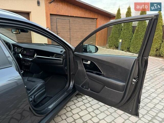 Сірий Кіа Niro, об'ємом двигуна 0 л та пробігом 118 тис. км за 20499 $, фото 80 на Automoto.ua