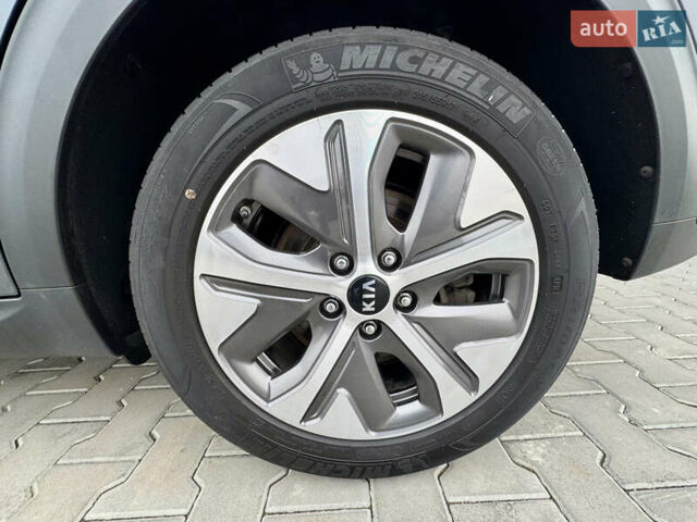 Серый Киа Niro, объемом двигателя 0 л и пробегом 109 тыс. км за 20500 $, фото 15 на Automoto.ua