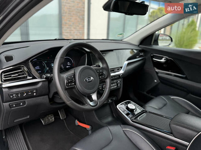 Серый Киа Niro, объемом двигателя 0 л и пробегом 139 тыс. км за 18900 $, фото 72 на Automoto.ua