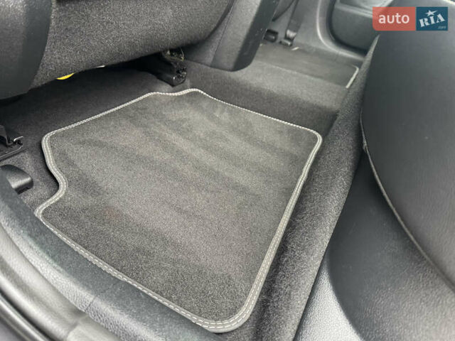 Серый Киа Niro, объемом двигателя 0 л и пробегом 158 тыс. км за 17750 $, фото 50 на Automoto.ua