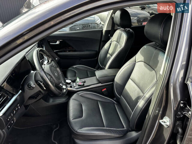 Серый Киа Niro, объемом двигателя 0 л и пробегом 110 тыс. км за 21200 $, фото 20 на Automoto.ua