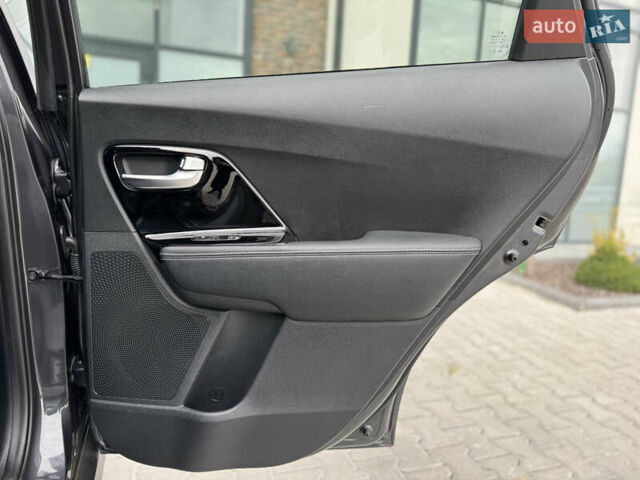 Серый Киа Niro, объемом двигателя 0 л и пробегом 139 тыс. км за 18900 $, фото 62 на Automoto.ua