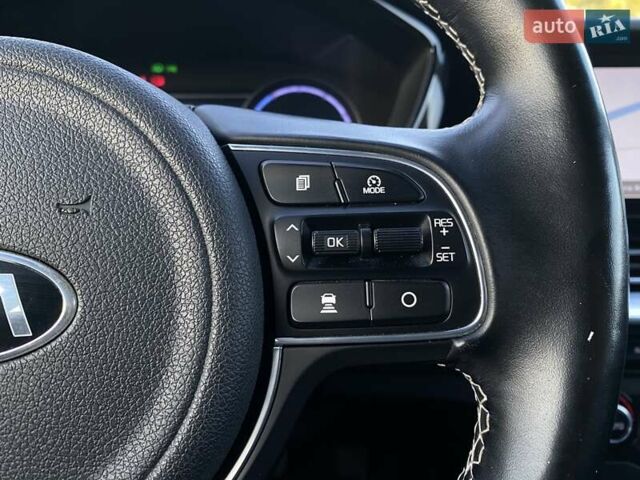 Серый Киа Niro, объемом двигателя 0 л и пробегом 88 тыс. км за 21500 $, фото 3 на Automoto.ua