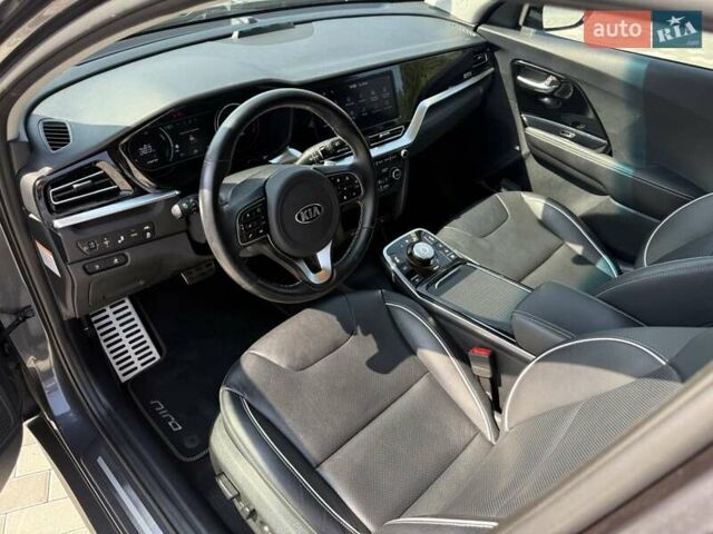 Сірий Кіа Niro, об'ємом двигуна 0 л та пробігом 82 тис. км за 20500 $, фото 13 на Automoto.ua
