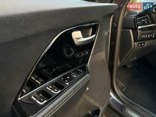 Сірий Кіа Niro, об'ємом двигуна 0 л та пробігом 118 тис. км за 20499 $, фото 37 на Automoto.ua